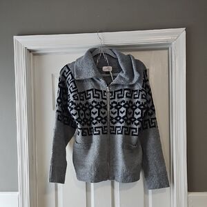 Universal Thread Gray and Black Patterned Cardigan